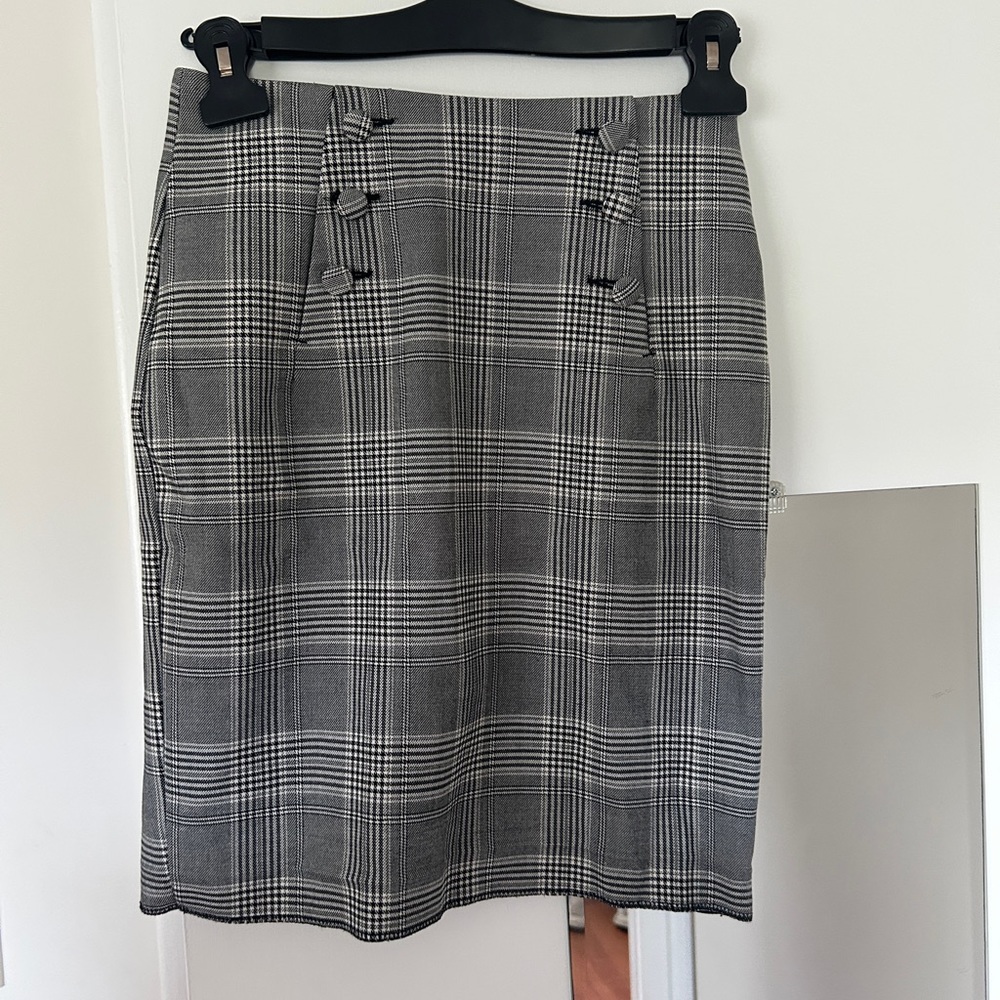 Slightly above the knee black plaid H&M skirt size 4